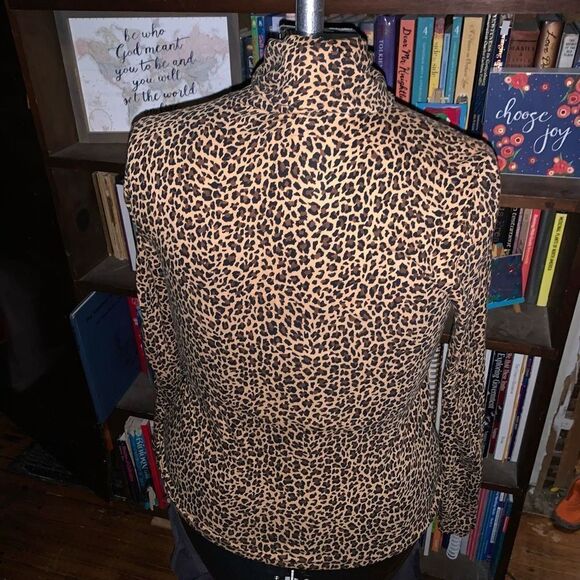 J Crew S leopard print normcore basic turtleneck top - Picture 2 of 3